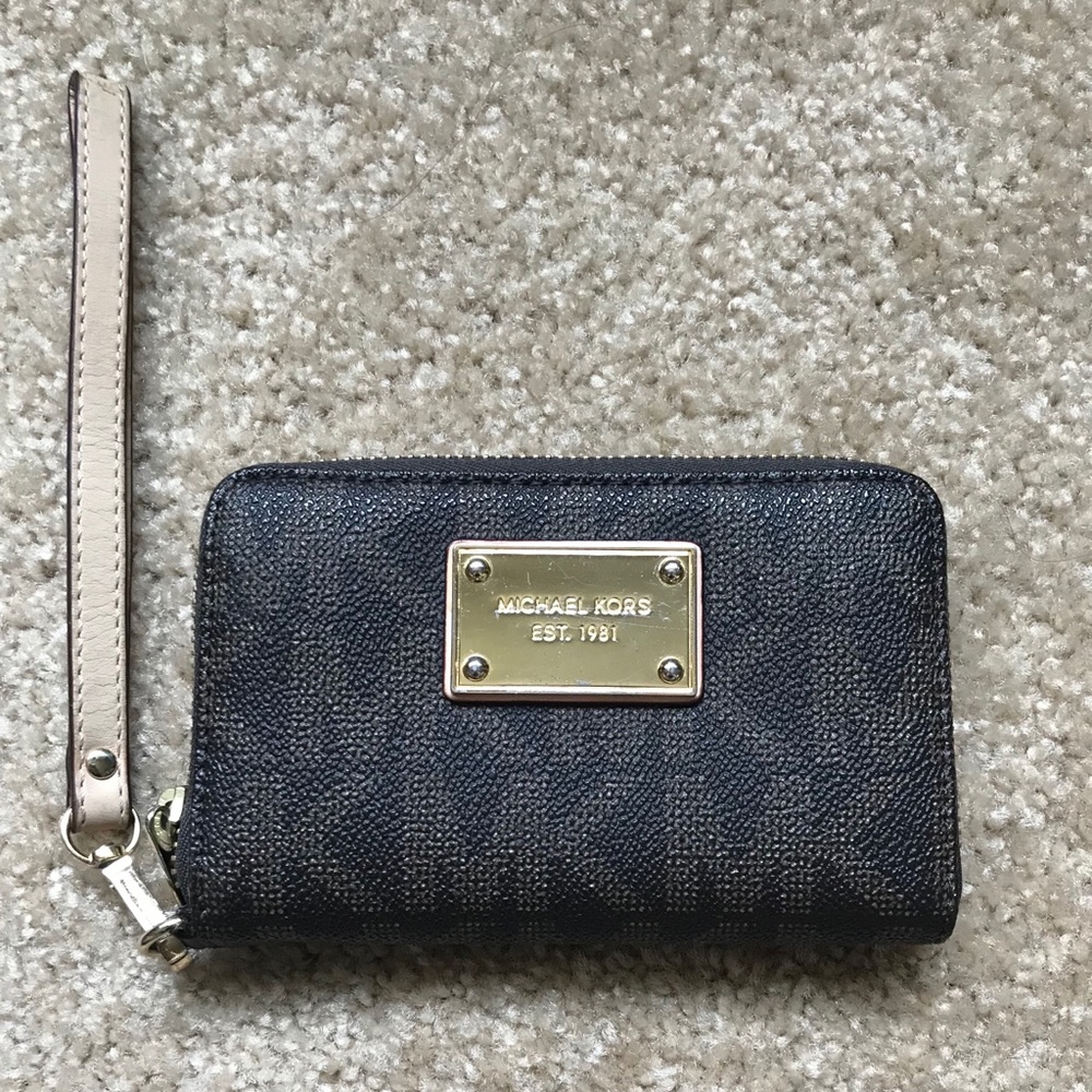 Used MK wristlet